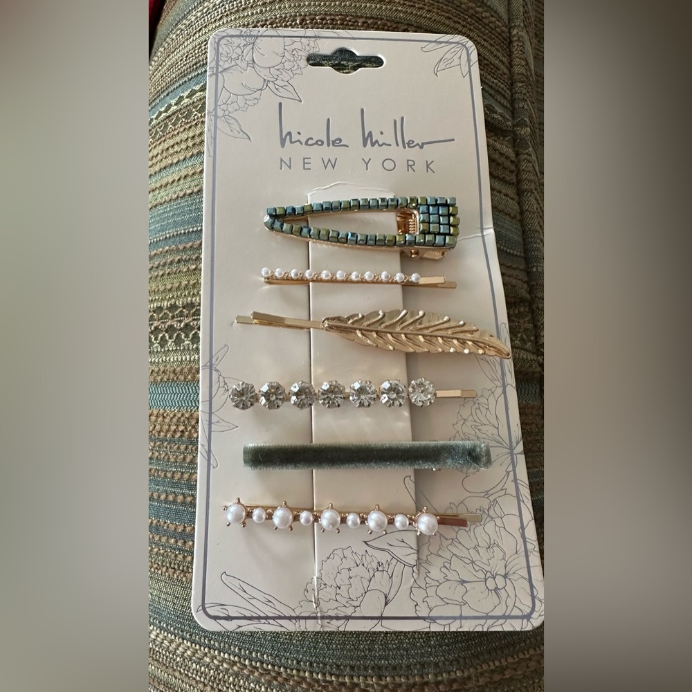 Nicole Miller 6 piece Gold, faux pearl, sparkly faux diamond Hair Clip Set